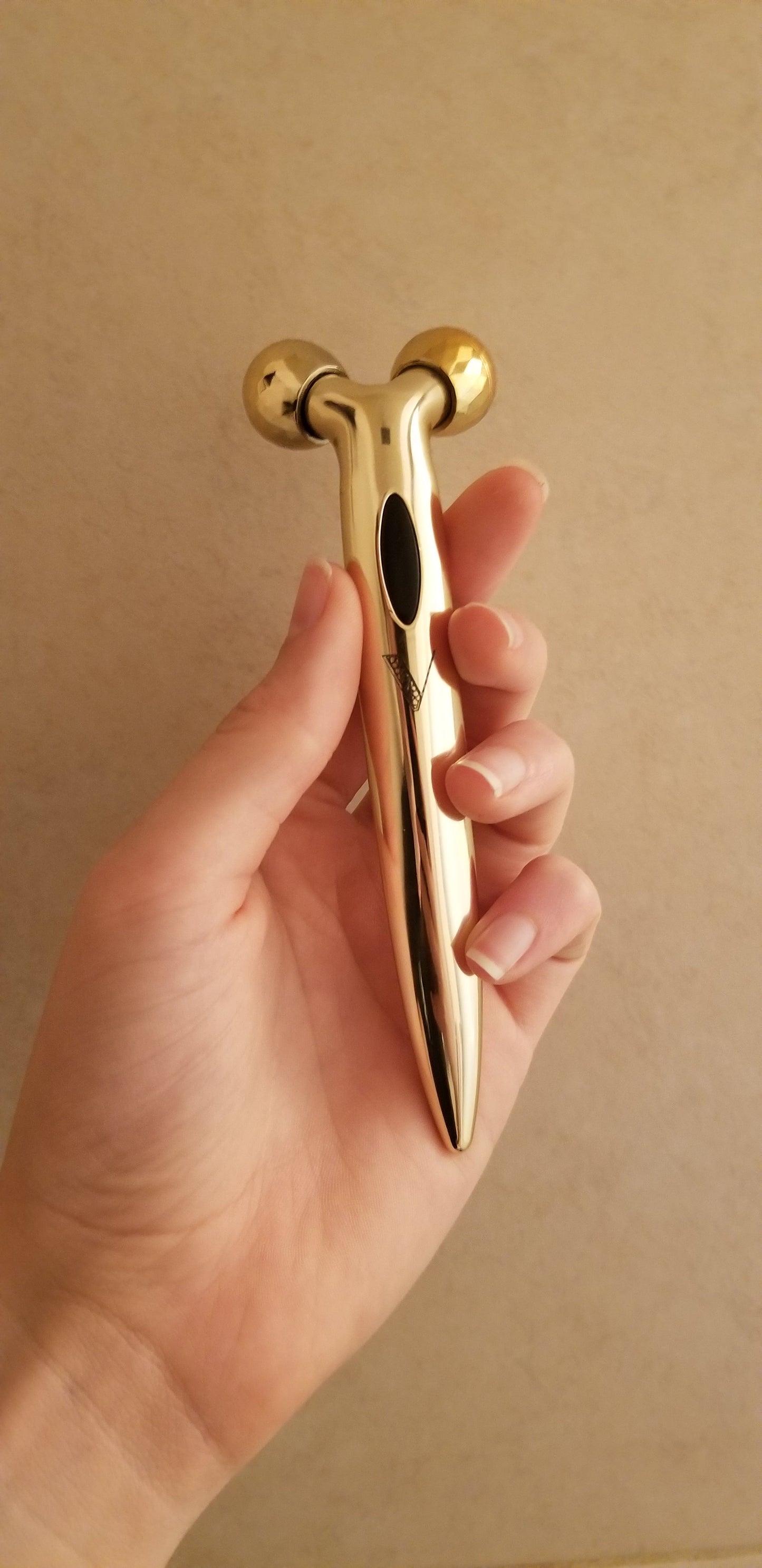 How to Use a Facial Roller for Lymphatic Drainage: A Gentle Ritual for Skin and Wellness